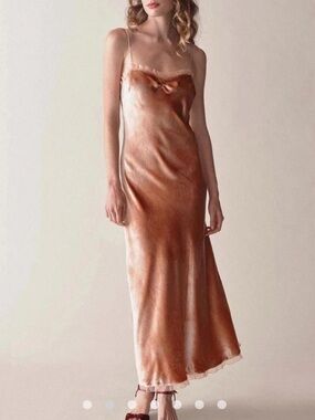 Doen Velvet Calsi Dress